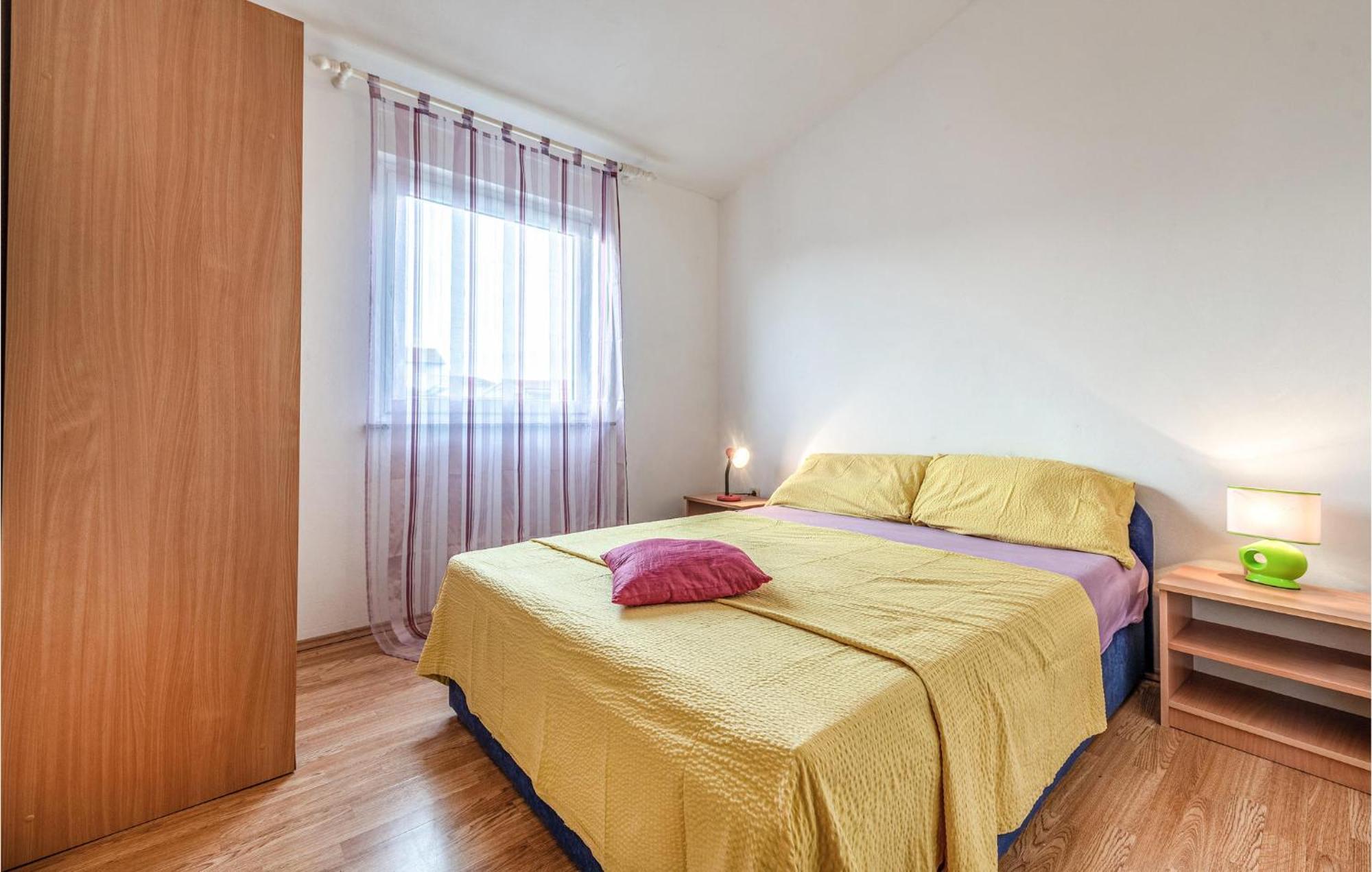 Beautiful Apartment In Vir With Wifi Екстер'єр фото